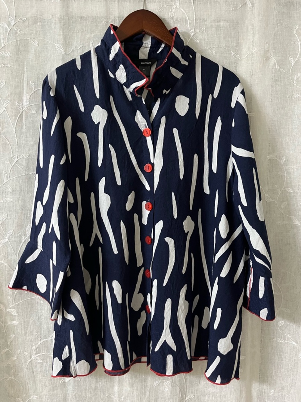 Ali Miles Navy & White Abstract Button-Front Blouse with Red Trim SuzeXL